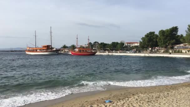 Porto Com Navios Cruzeiro Tradicionais Neos Marmaras Grécia — Vídeo de Stock