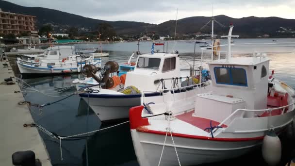 Marmari希腊港口的渔船 — 图库视频影像