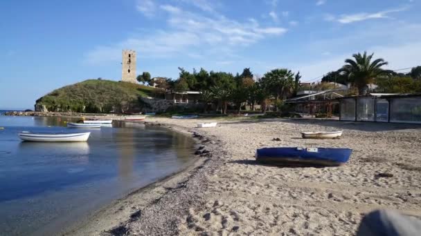 Playa Nea Fokea Con Torre Bizantina Grecia — Vídeo de stock