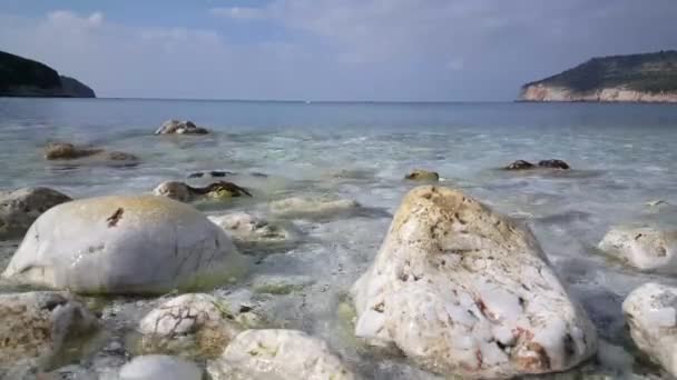 Acqua Limpida Blu Sulla Spiaggia Vicino Alle Grotte Diros Grecia — Video Stock