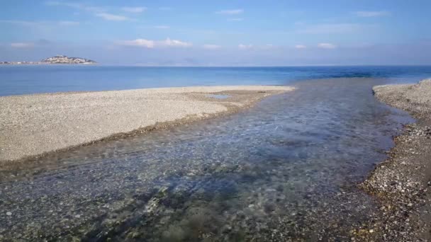 Corriente Que Hacia Mar Desde Parque Igroviotopos Moustou Grecia — Vídeos de Stock