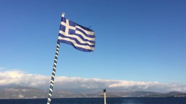 Yunanistan 'da Marmari' den Rafina 'ya giden feribotta Yunan bayrağı