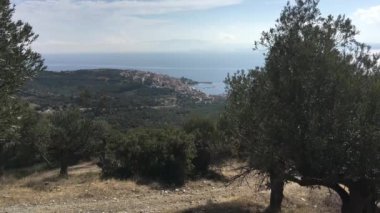 Yunanistan 'daki Pyrgadikia köyüne bakıyorum.