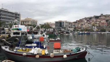 Kavala Yunanistan limanında balıkçı tekneleri