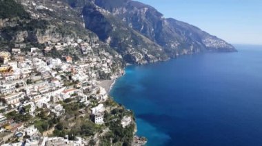 İtalya 'nın Spiaggia del Fornillo kıyı kasabasından Pan