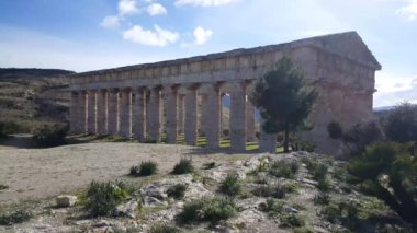 İtalya 'daki Segesta Doric tapınağı.