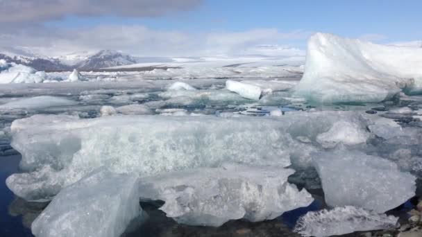 Close Van Ice Bij Jukulsrln Gletsjerlagune Het Zuidoosten Van Ijsland — Stockvideo