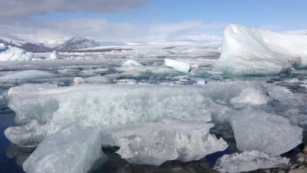 Gros plan sur les glaces de la lagune du glacier Jukulsrln, dans le sud-est de l'Islande
