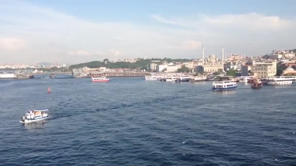 Golden Horn Hali Major Urban Waterway Ataturk Bridge Istanbul Turkey — Stock Video