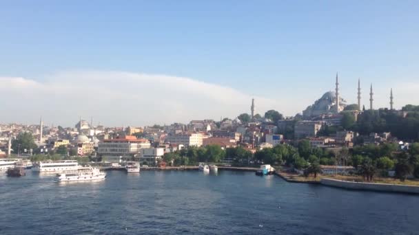 来自土耳其伊斯坦布尔Ataturk桥的金角湾 Hali是主要的城市水道 — 图库视频影像