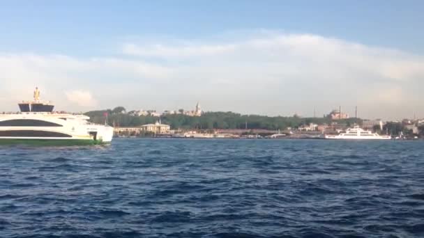 Zonsondergang Met Een Veerboot Gouden Hoorn Hali Een Grote Stedelijke — Stockvideo