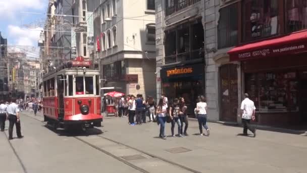 Heritage Tram Auf Der Europäischen Seite Auf Der Taksim Tnel — Stockvideo