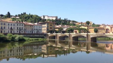 Floransa 'da Fiume Arno Nehri