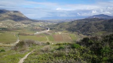 İtalya 'daki Segesta Doric tapınağından görüntü