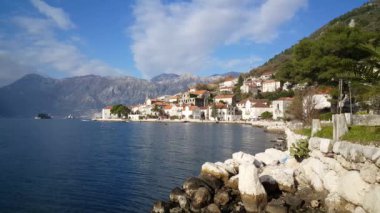 Karadağ 'daki Köy Perast' ta güneşli bir sabah