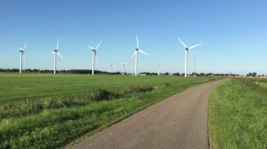 Friesland 'daki Yel Değirmenleri Hollanda' yı Uyardı