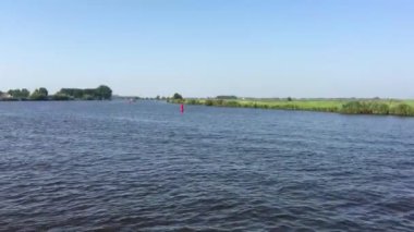 Zwartsluis 'ten Hollanda' daki Genemuiden feribotuna bakın.