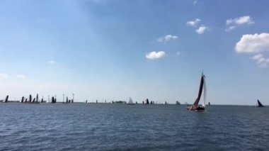 Lemmer, Hollanda 'daki IJsselmeer' de Skutsjesilen