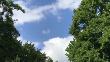 Emirlikler A380 Amsterdam, Hollanda üzerinde uçuyor