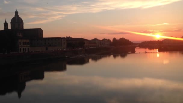 Sonnenuntergang Fluss Fiume Arno Mit Dem San Frediano Der Kirche — Stockvideo