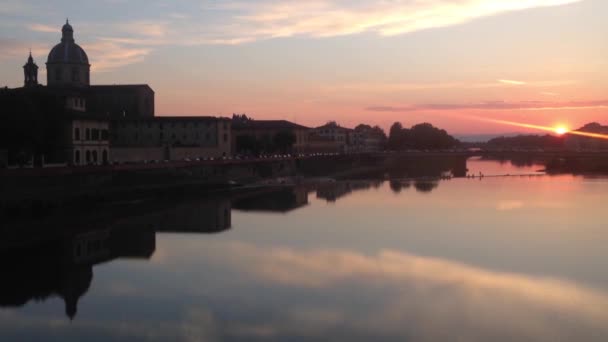 Zeitraffer Bei Sonnenuntergang Fluss Fiume Arno Mit Der Kirche San — Stockvideo