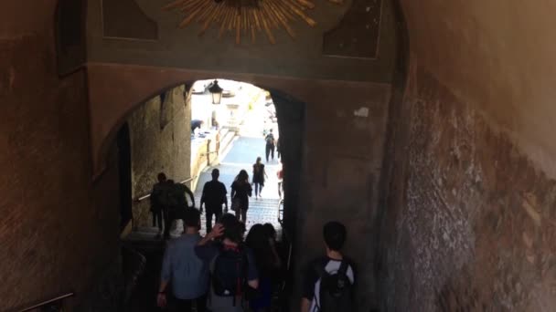 Menschen Gehen Rom Die Treppe Hinunter — Stockvideo