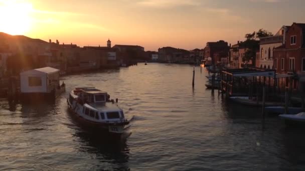 Murano Venedik Talya Gün Batımında Feribot — Stok video