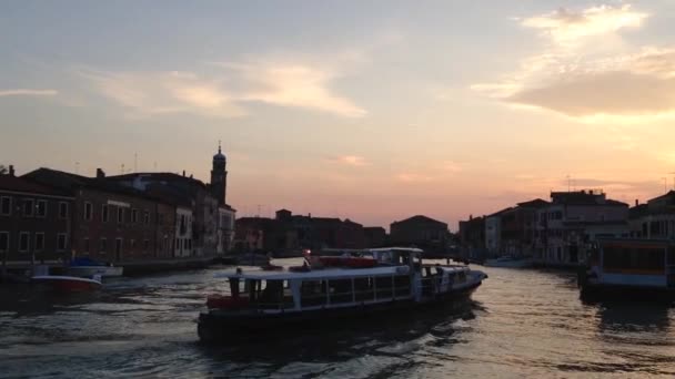 Ferry Durante Pôr Sol Murano Veneza Itália — Vídeo de Stock