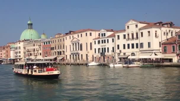 이탈리아 베네치아 시메오네 피콜로를 지나는 — 비디오