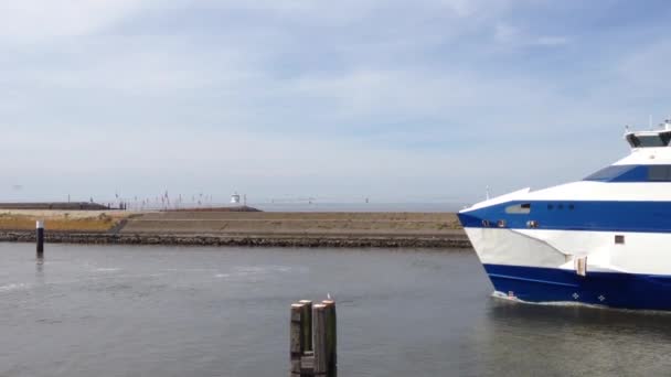 Vlieland Fähre Verlässt Den Hafen Von Harlingen Friesland Niederlande — Stockvideo