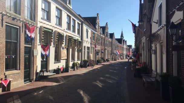 Coche Que Conduce Través Del Kerkstraat Vollenhove Países Bajos — Vídeo de stock