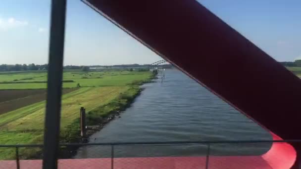 Conducir Con Tren Sobre Río Ijssel Hacia Ciudad Zwolle Overijssel — Vídeo de stock