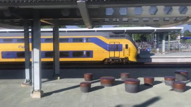 Отъезд Центрального Железнодорожного Вокзала Зволле Оверэйсселе Нидерланды — стоковое видео