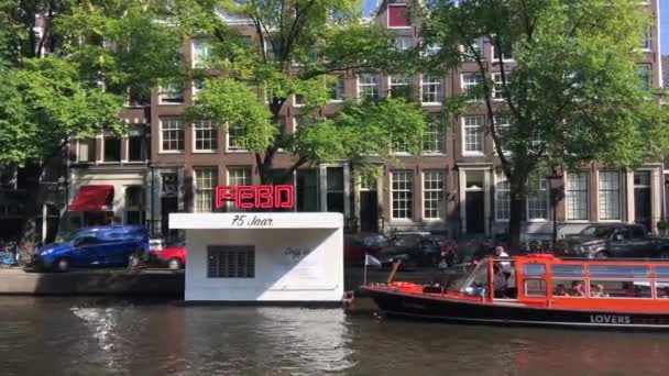 Canal Cruise Komt Aan Een Snackhoek Grachten Van Amsterdam — Stockvideo