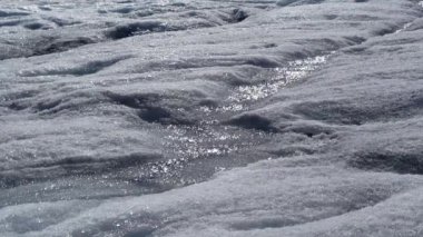 Norveç 'teki Jotunheimen Ulusal Parkı' nda eriyen buzun akışı