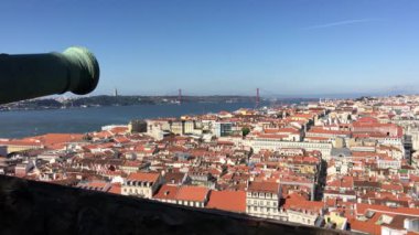 Lizbon Portekiz 'in tarihi merkezine bakan Castelo de S. Jorge' nin manzarası.
