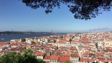 Lizbon Portekiz 'in tarihi merkezine bakan Castelo de S. Jorge' den görüntü.