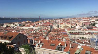 Lizbon Portekiz 'in tarihi merkezine bakan Castelo de S. Jorge' den görüntü.