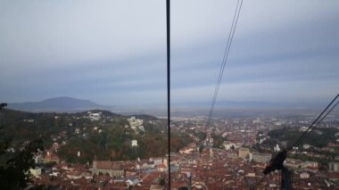 Brasov Romanya 'da tampa Dağı' na giden bir kayak asansöründen manzara