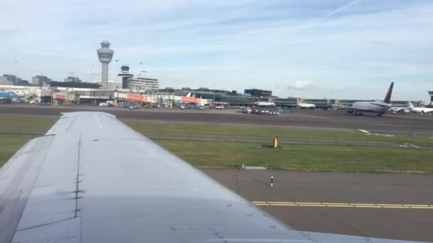 Taksówki Lotnisku Amsterdam Schiphol Kierunku Pasa Startowego Holandii — Wideo stockowe
