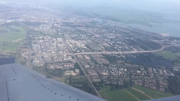Takeoff Från Schiphol Flygplats Som Flyger Över Amsterdam Nederländerna — Stockvideo