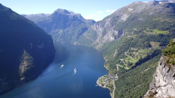 Nave Crociera Nel Fiordo Geiranger Norvegia — Video Stock