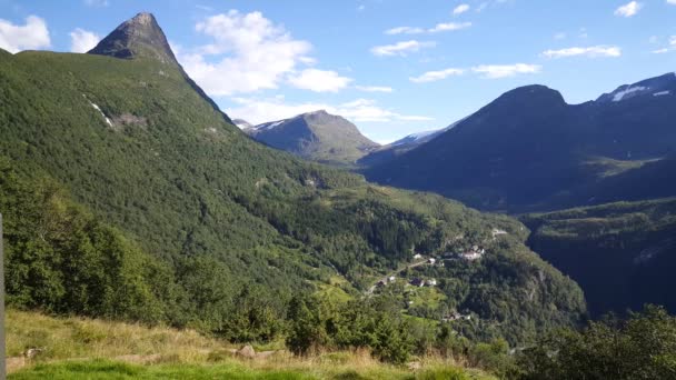 Zöld Hegyvidéki Táj Geiranger Nemzeti Parkban Norvégia — Stock videók
