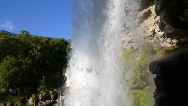 Primo Piano Una Cascata Nel Parco Nazionale Geiranger Norvegia — Video Stock