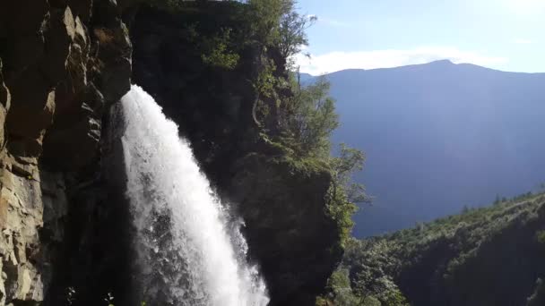 Norveç Geiranger Ulusal Parkı Nda Şelale — Stok video