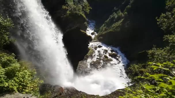 Norveç Teki Geiranger Ulusal Parkı Nda Büyük Bir Şelale — Stok video