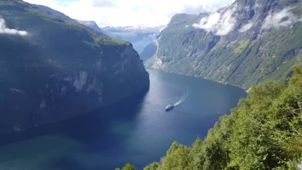 Geiranger Fjord挪威号游轮 — 图库视频影像