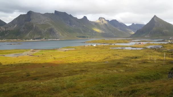 Paisaje Montañoso Otoñal Fredvang Noruega — Vídeos de Stock