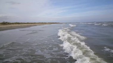 Romanya 'da sonbaharda Sulina plajı