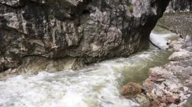 Bicaz Vadisi, Romanya 'nın Cheile Bicazului-Hama Ulusal Parkı' nda bir vadi